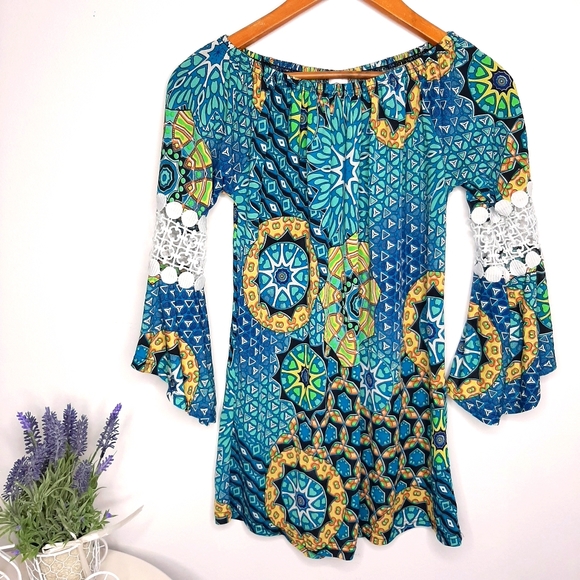 WinWin Tops - Win Win Bell Sleeve Tunic size S/M